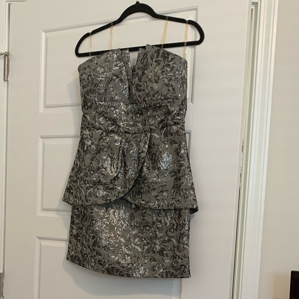 Sleeveless floral dress